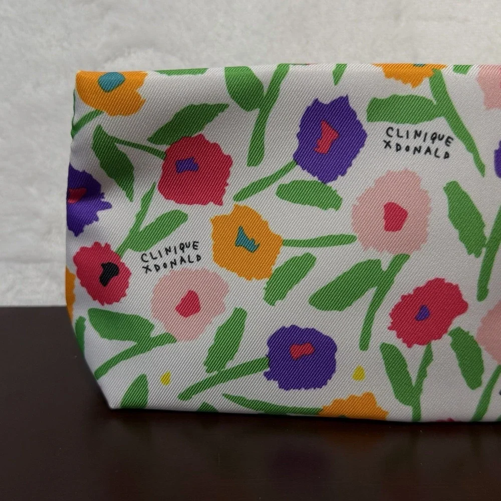 Clinique x Donald Floral Cosmetic Travel Makeup Bag Zipper Closure Purple Unused